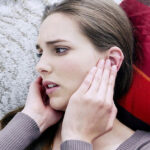 Ngứa tai phải là hiện tượng gì? Có phải điềm báo gì hay không?